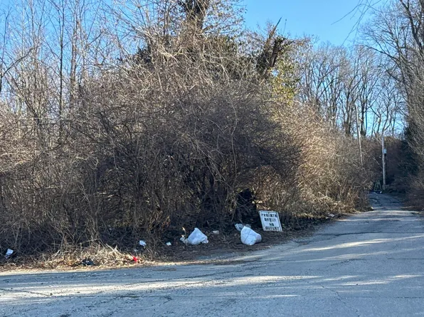 200 N Bluff Rd, Collinsville, IL 62234