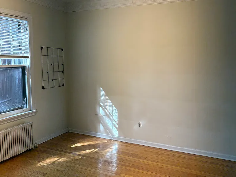 198 Pawling Ave #14 — Photo 16