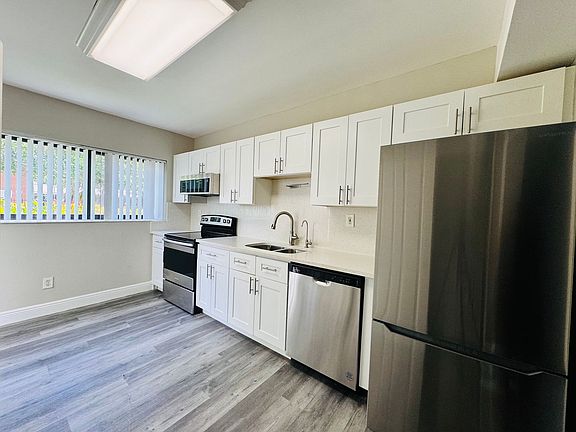 3rd image of 1041 SW 15th Ave #10B