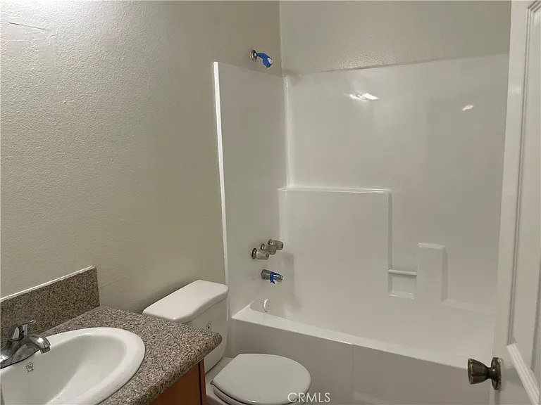 434 E Tujunga Ave #J — Photo 20