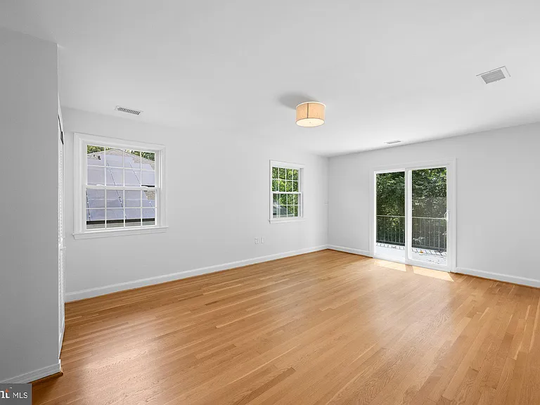 2816 Ellicott St NW — Photo 17