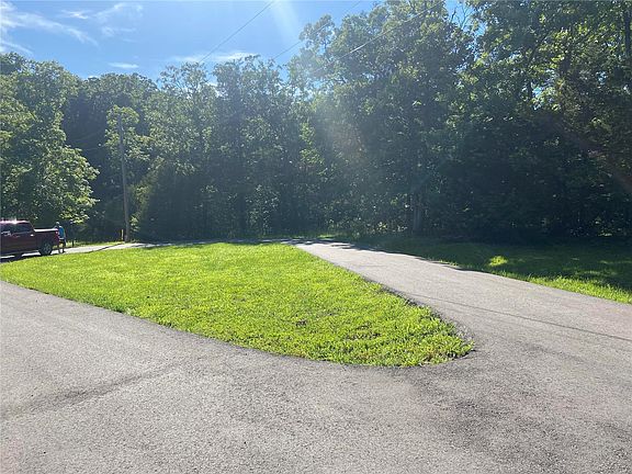 4th image of 269 Tracy Ln