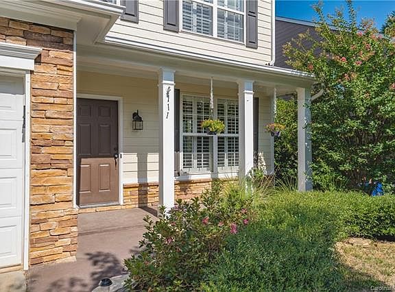 3rd image of 111 Charing Pl