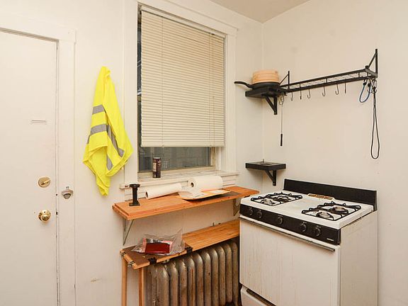 4th image of 1208 W Montrose Ave APT 2