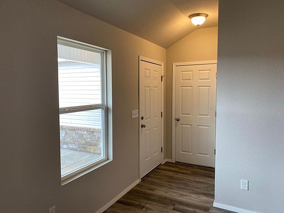 3rd image of 928 Bunting St