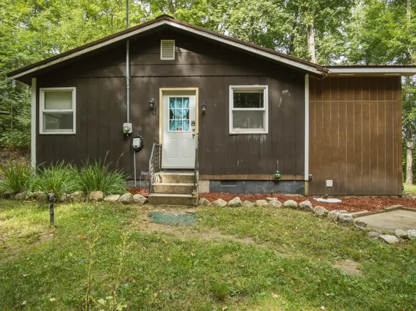 6504 E 12th St, White Cloud, MI 49349
