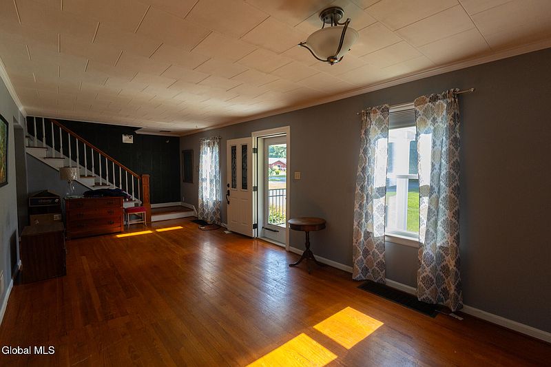 3rd image of 595 Gansevoort Road