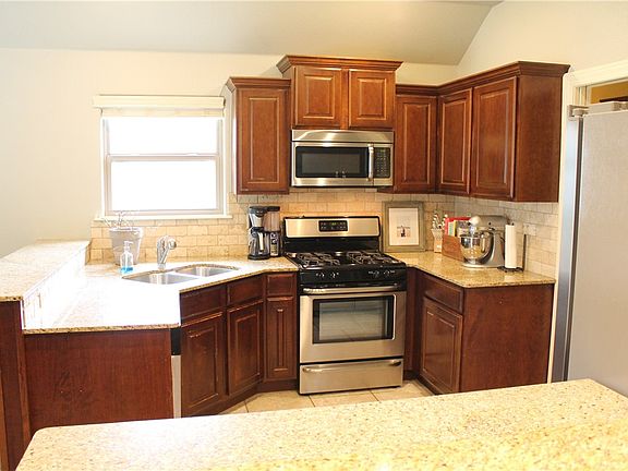 4th image of 2864 Vanike Dr