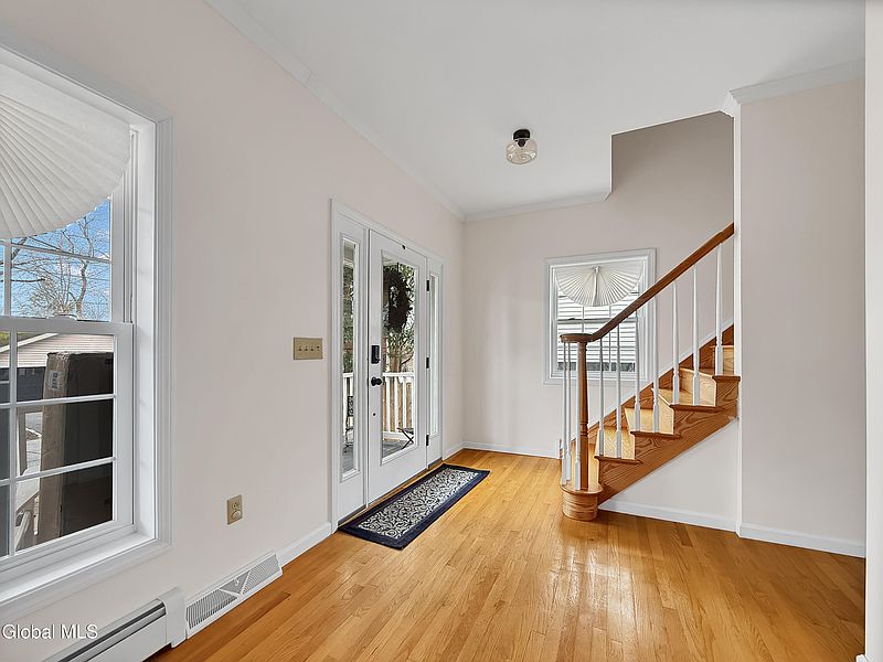 3rd image of 107 Catherine Street