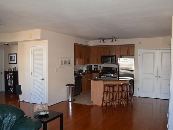 2nd image of 1021 N Garfield St APT 807