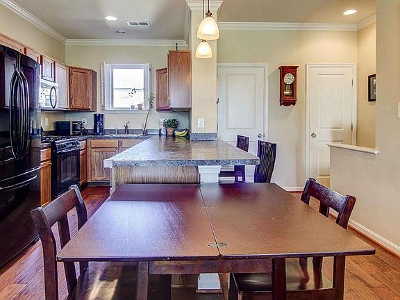 5th image of 22788 Sagamore Sq