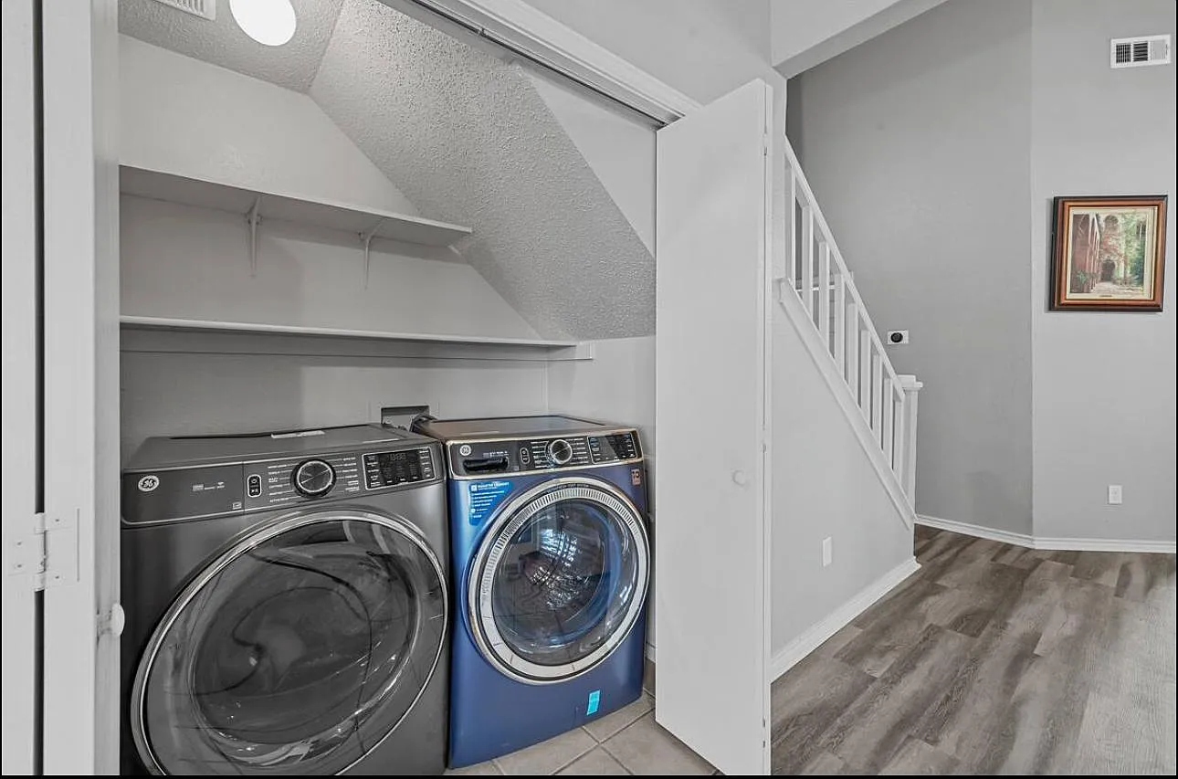 4 bed, 2.0 bath, 1957 sqft, $841 — Photo 4