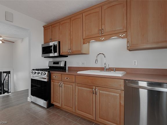 3rd image of 36587 Spindrift Dr