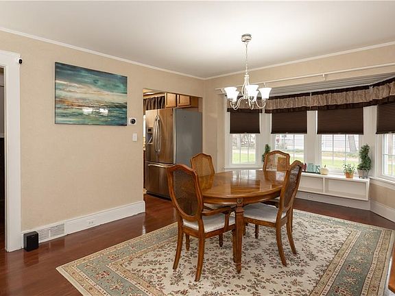 3rd image of 1571 Commodore Rd