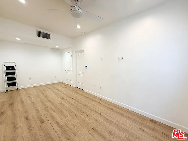816 1/2 N McCadden Pl — Photo 2