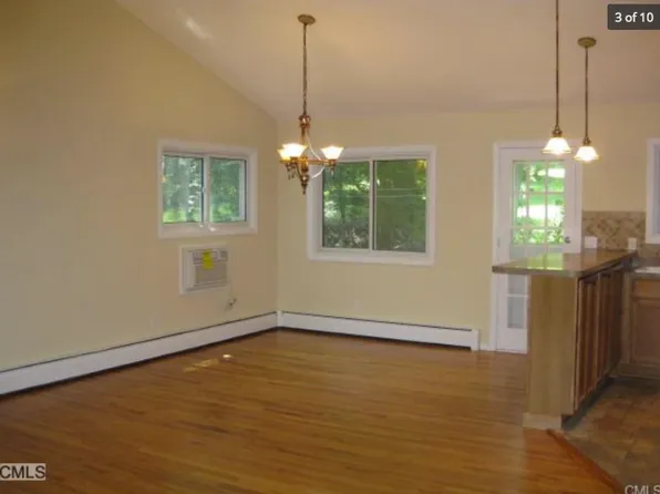 60 Boulevard Dr, Danbury, CT 06810