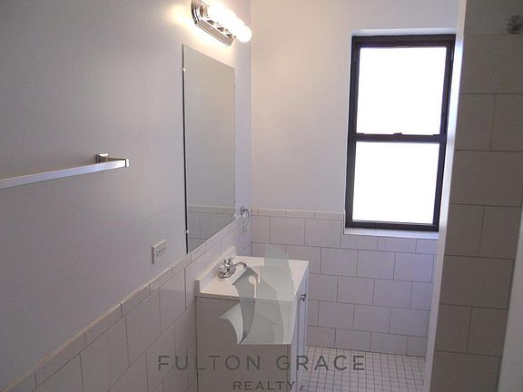 5th image of 545 W Arlington Pl APT 103