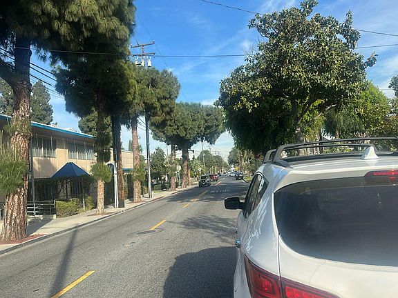 5th image of 3814-12 Bell Ave