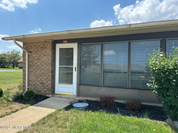 21 Yorkshire Court #A, Manchester, NJ 08759