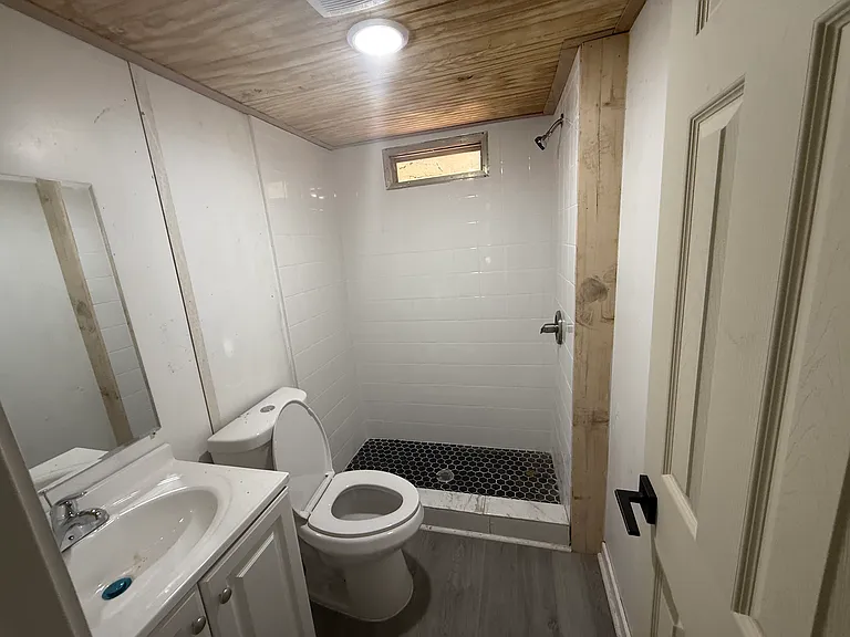 250 Robin Hood Ln — Photo 5