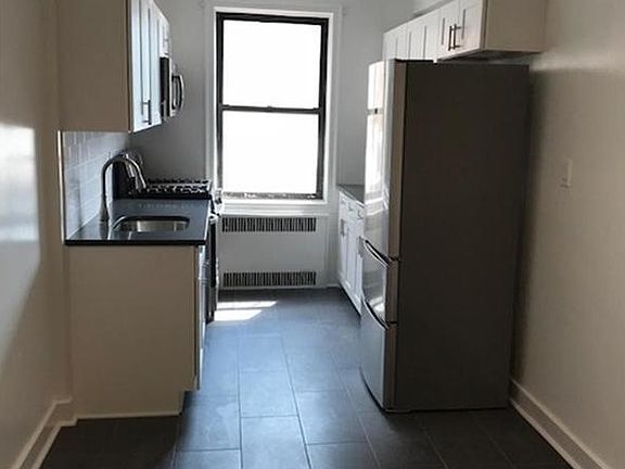 4th image of 32 Clarkson Ave #2A