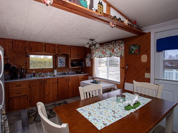 4th image of 2407 Lake Shore Rd