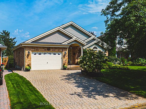 3rd image of 4011 Azalea Cres