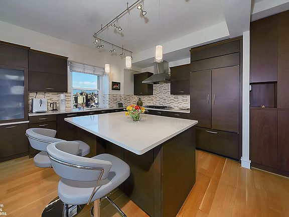 5th image of 360 W 22nd St APT 17F