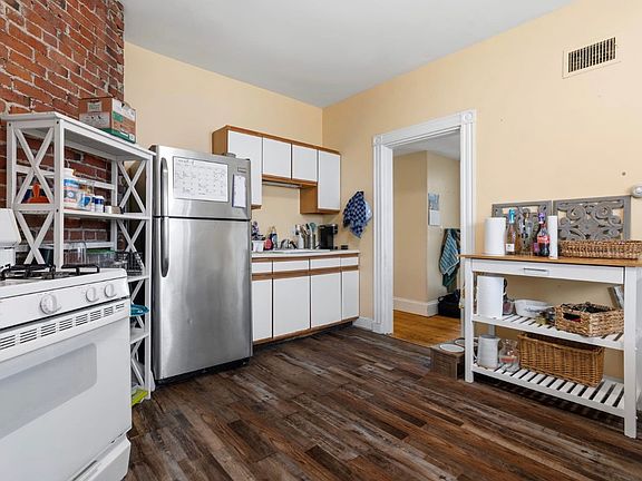 4th image of 861 Dorchester Ave #3
