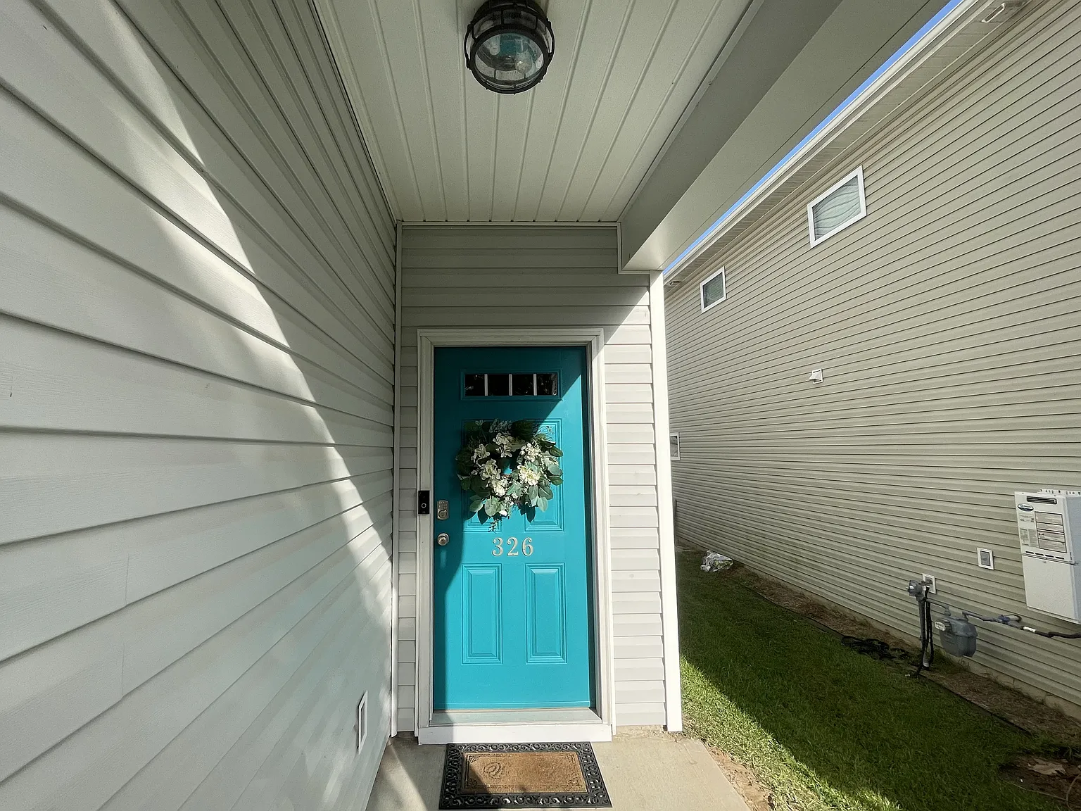 3 bed, 2.5 bath, 1950 sqft, $2,200 — Photo 2