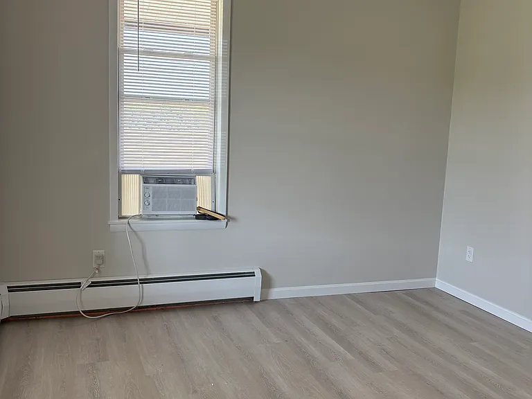 2136B Grace Ave #A — Photo 6