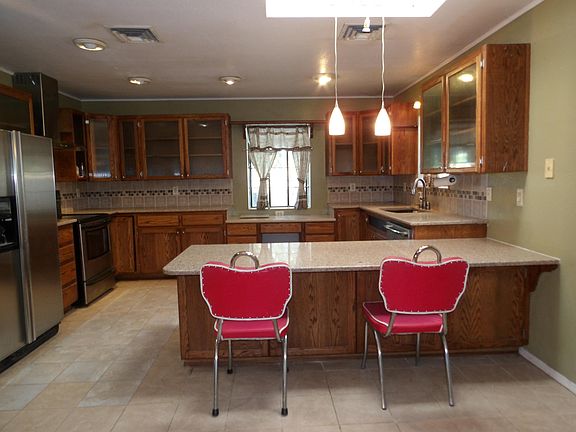 2nd image of 16 Lemons Dr