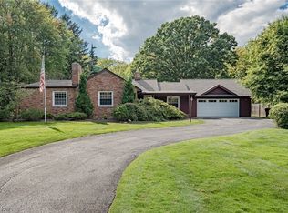 4290 N Hilltop Rd, Chagrin Falls, OH 44022