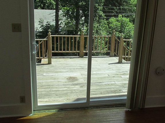 4th image of 16 Vanderwerken Ave