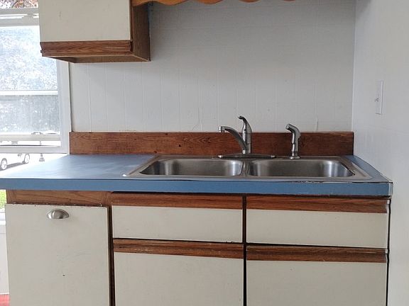 2nd image of 86B Pearl St #B