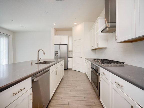 5th image of 4007 Lofgren Ave