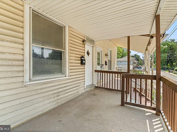 5th image of 213 N Harrisburg St