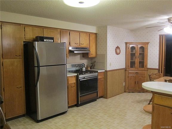 3rd image of 151 Hyland Pl