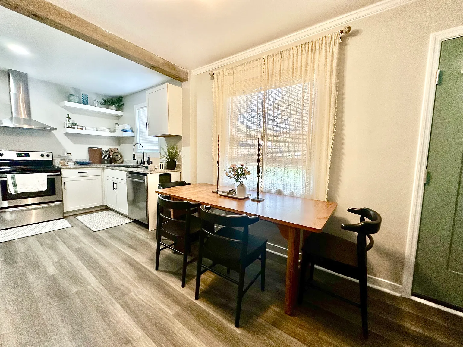2 bed, $3,200 — Photo 4