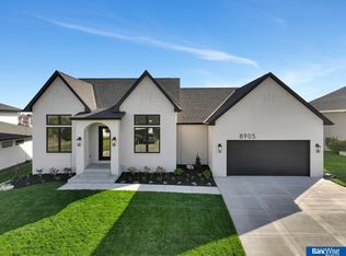 8905 Gold Dust Rd, Lincoln, NE 68526