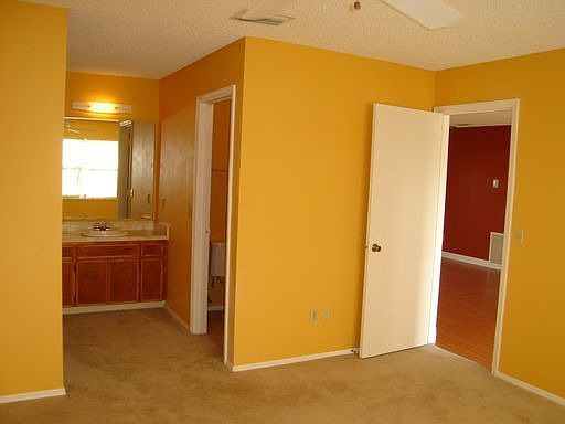 5th image of 2851 SE Hutchings Ave