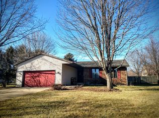605 Raymond Ct, Mahomet, IL 61853
