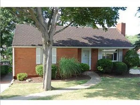 5127 Fieldcrest Dr, Pittsburgh, PA 15236