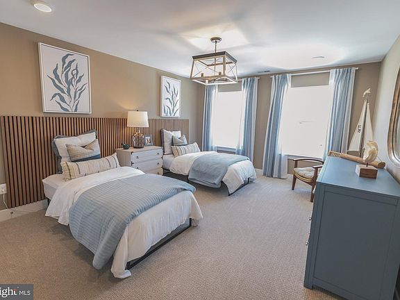 3rd image of Gallagher Drive Perch