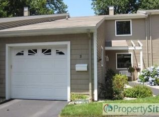 2 W Neck Ct, Huntington, NY 11743