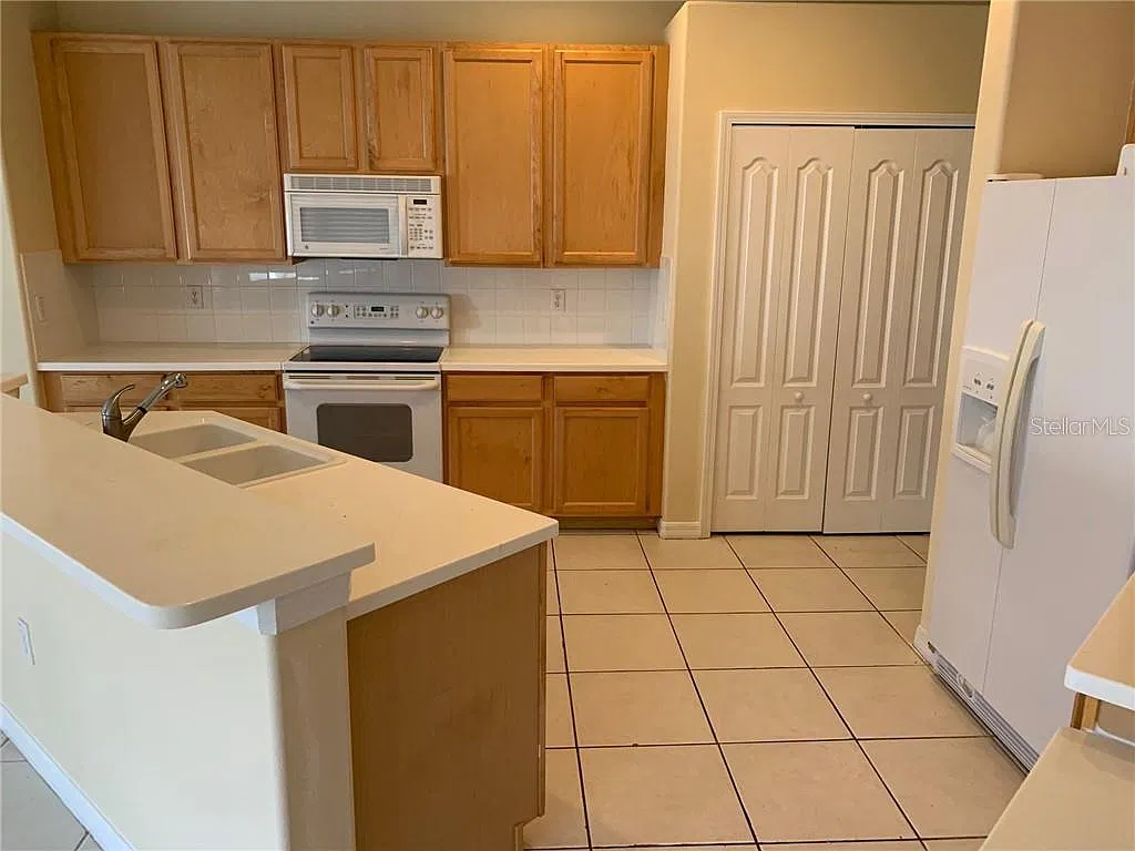4 bed, 3.0 bath, 2300 sqft, $2,595 — Photo 2