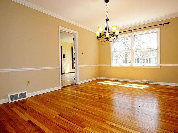 5th image of 547 Stevenson Ave