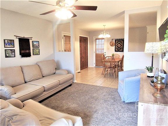 5th image of 129 Southglenn Dr