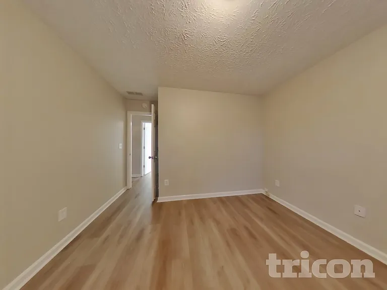 20 E Lawn Dr — Photo 13