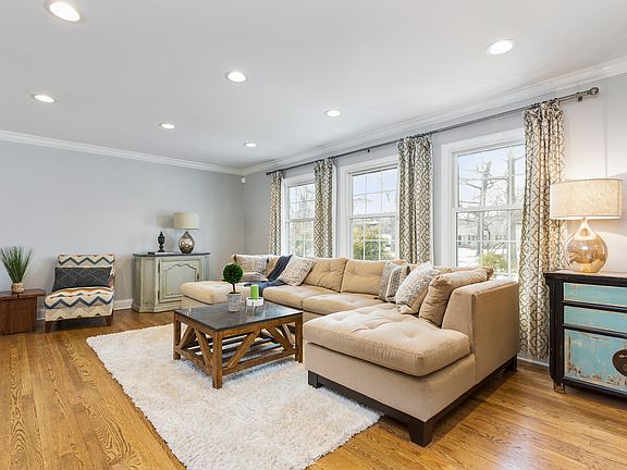 4th image of 67 Elmwood Ln
